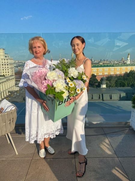 Богатый стол с видом на Кремль — Илана Юрьева шикарно отметила день рождения